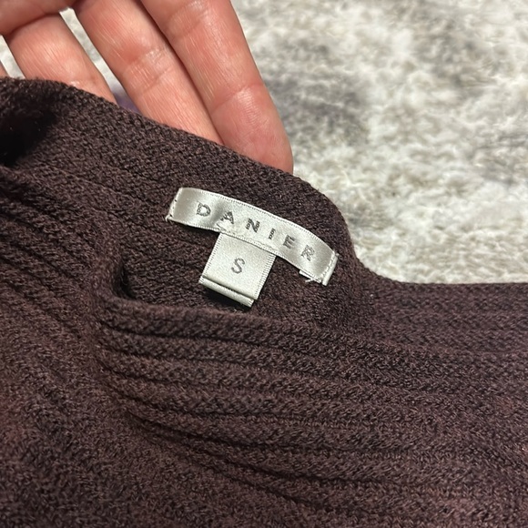Women’s Danier Crewneck - Picture 2 of 2